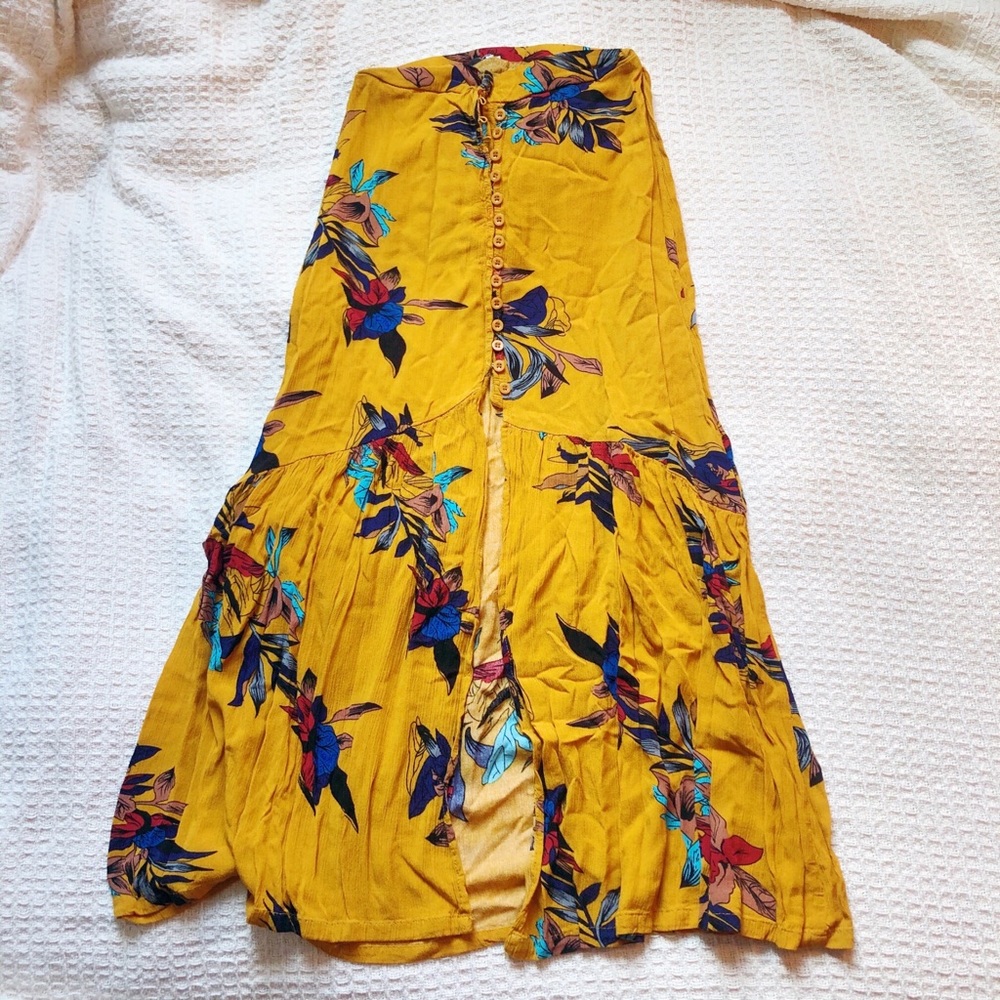 Maxi skirt with flower prints